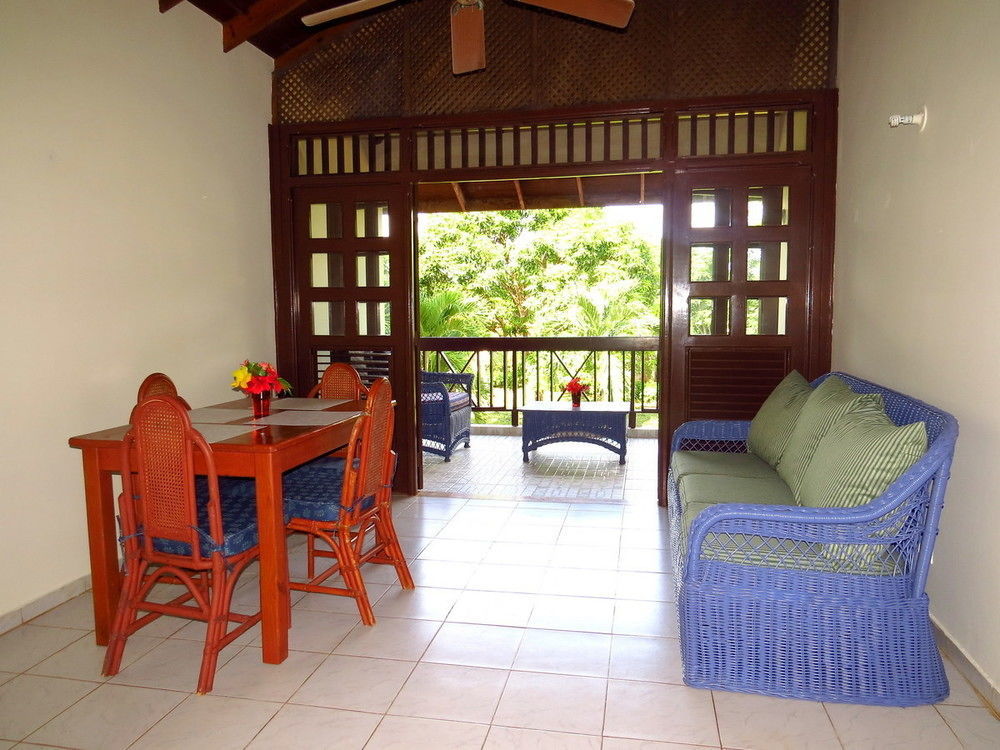 Aparthotel El Pelicano