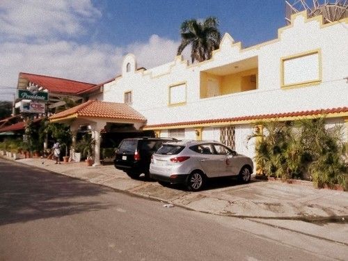 Chic Montecristi