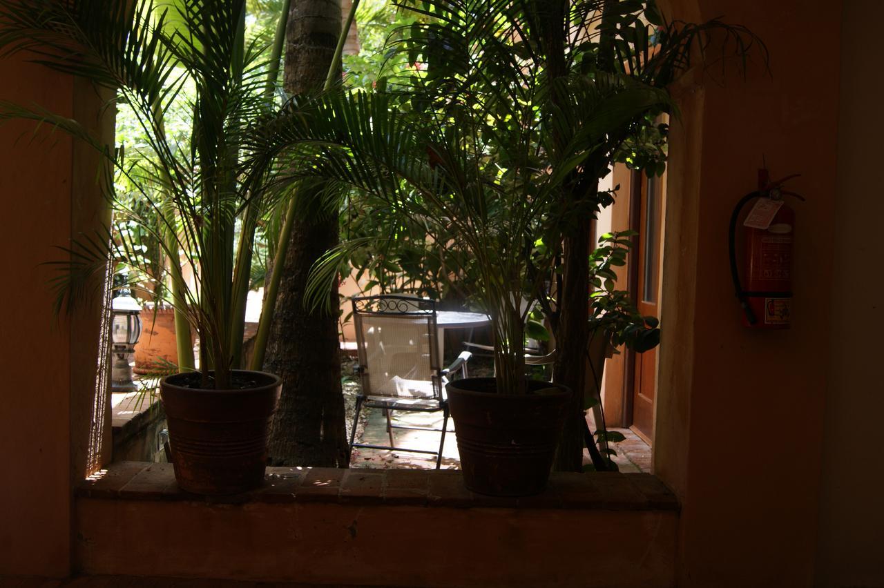 Paseo Colonial *