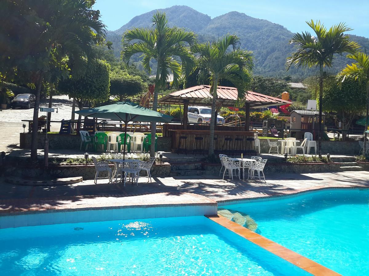 River Club & 3*