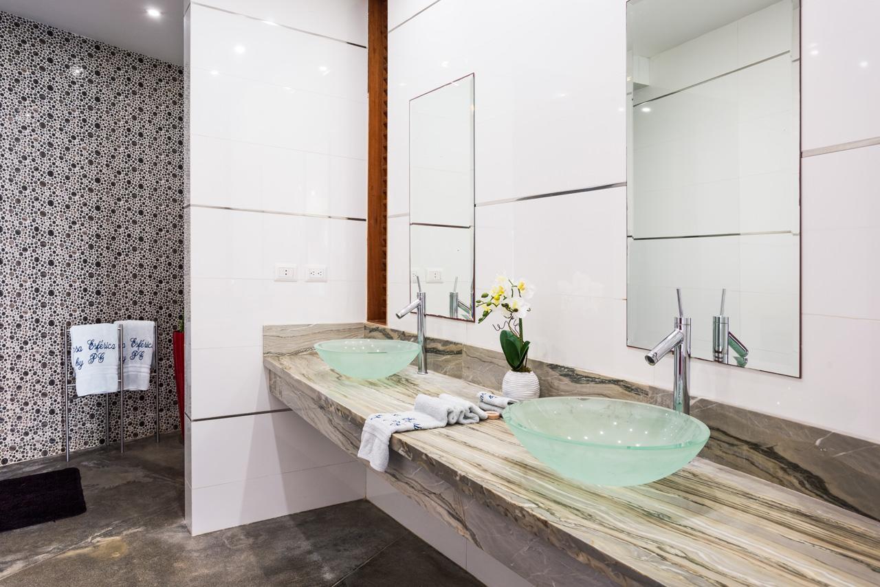 Casa Esferica 4*