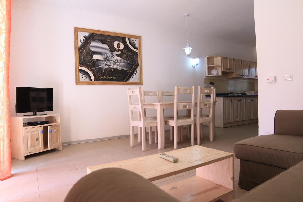 Residencial Las Palmeras De Willy Boca Chica