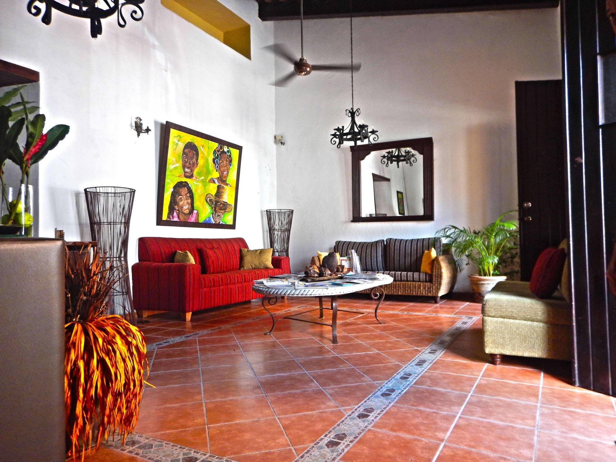 Colonial 3*