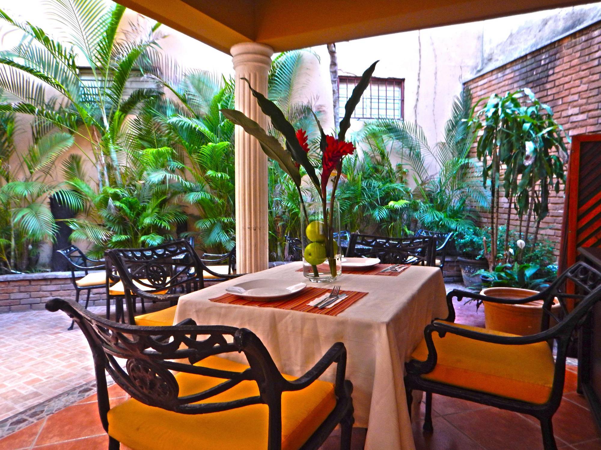 Colonial 3*