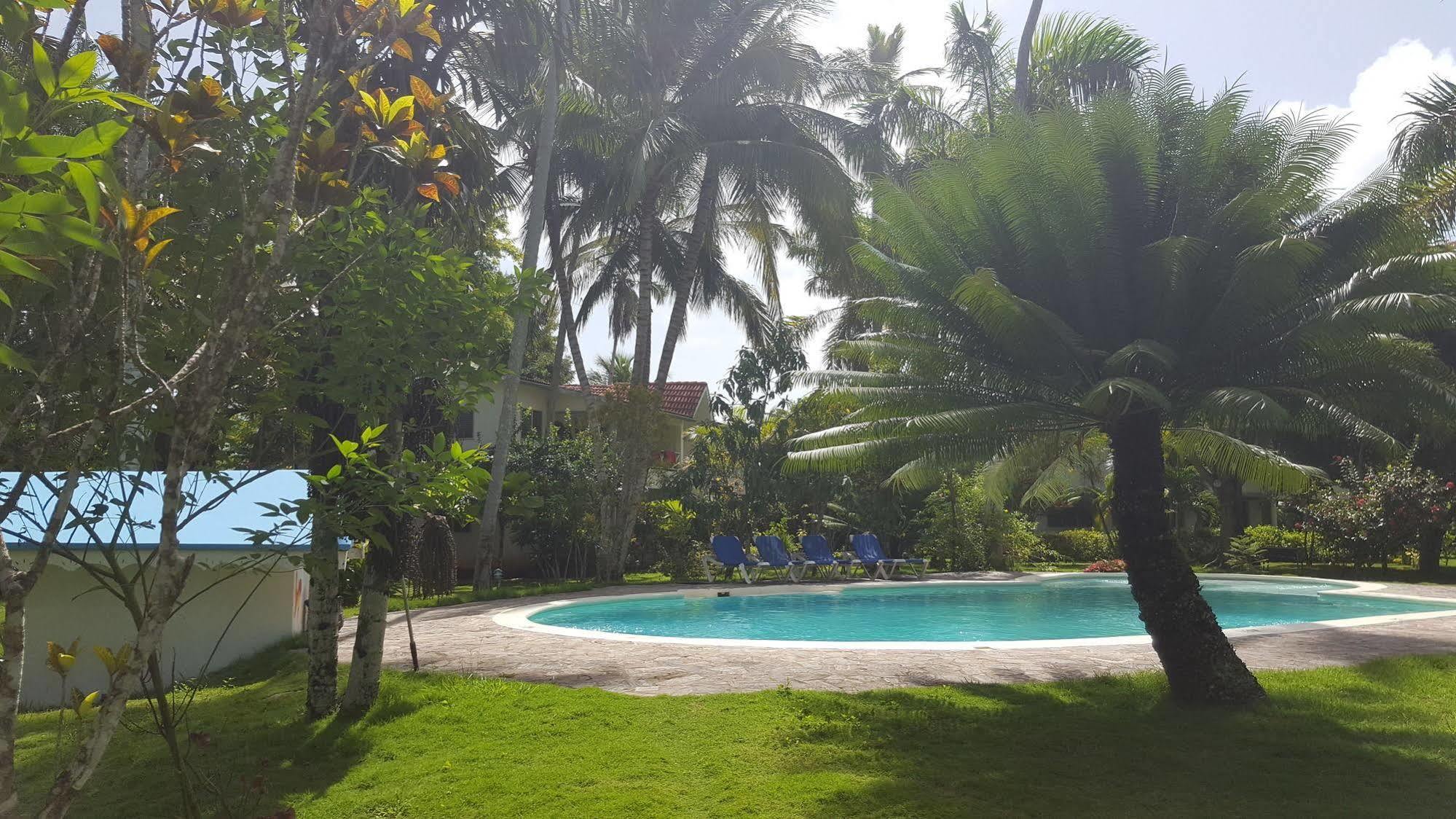 Oasis Terrenas Aparthotel 3*