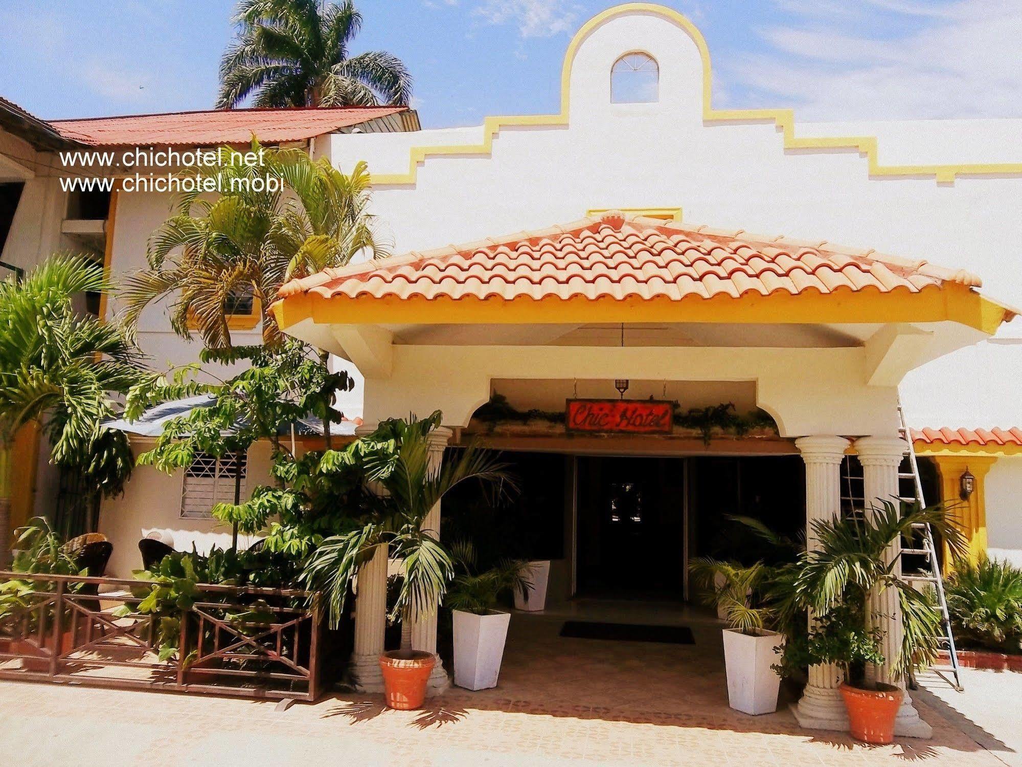 Chic Montecristi 2*