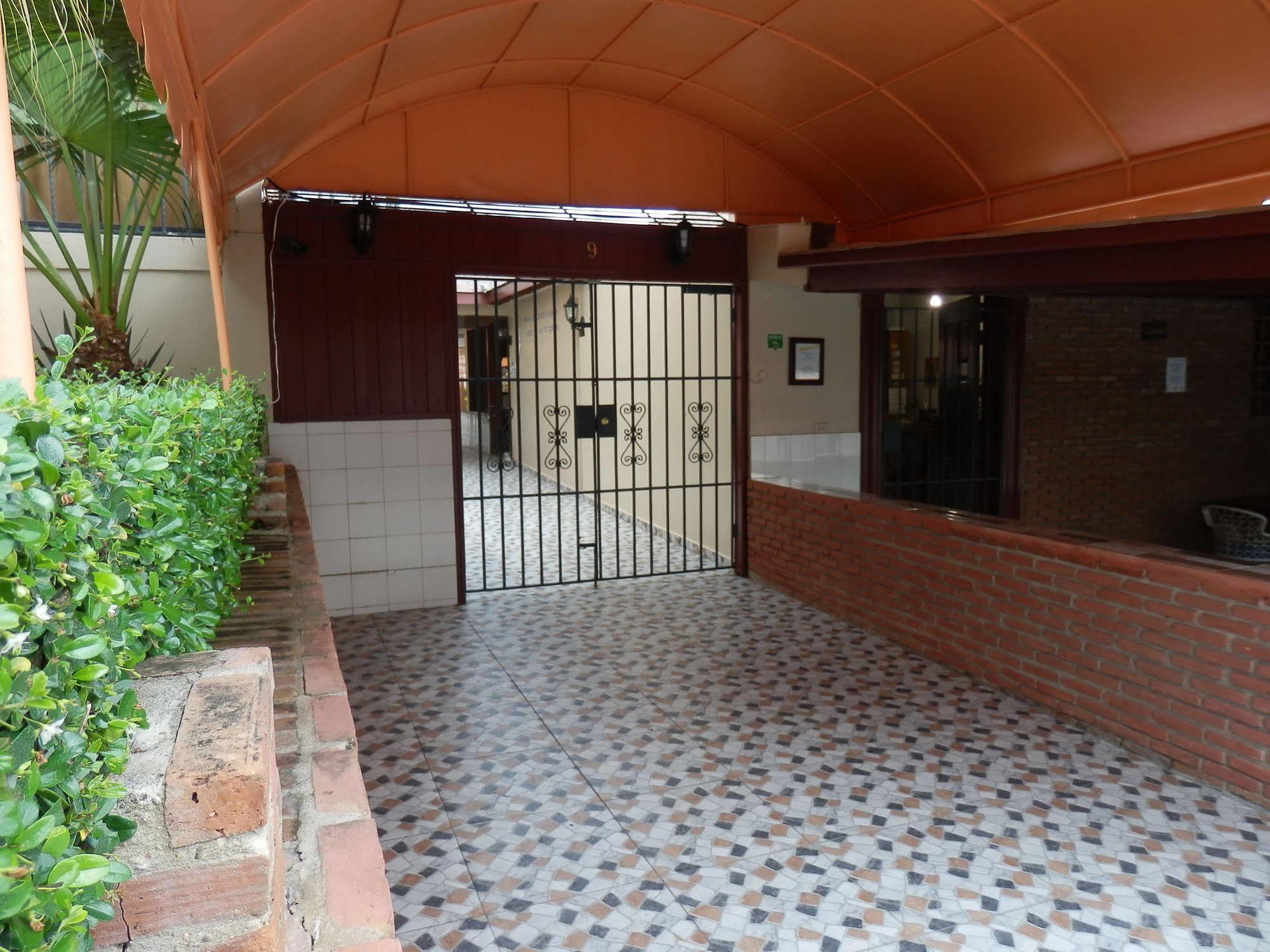 Hotel Garant & 3*