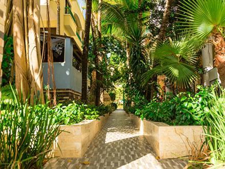 Plaza Real Hotel 3*