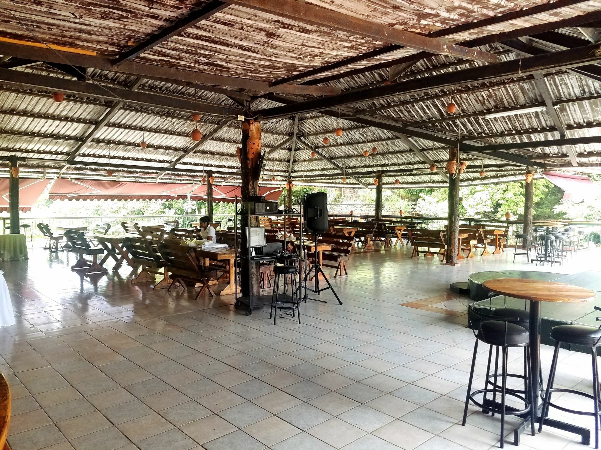 River Club & 3*