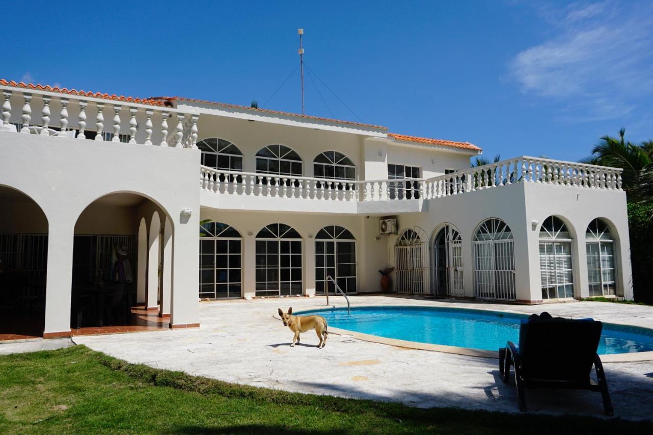 Baoba Breeze Bed & Breakfast- Beachfront Paradise Cabrera