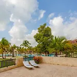 Luxe 1 Bedroom Cap Cana, Dr - Steps Away From Pool, King Bed, Caribbean Paradise!