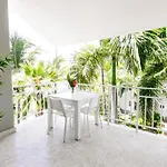 Tropicana Suites Deluxe Beach Club & Pool - Playa Los Corales