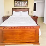 Exclusive 3 Bdr, Gym & Pool, Seaview, Luxury Tower