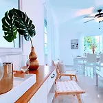Walk To Beach, Shops, Dining, Pool View, Fast Wifi