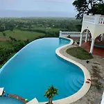 El Castillo Tropical