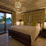 Aquamarina Luxury Residences