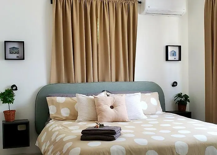 King Bed With Ac, Wifi And Gym, No Blackouts, Garden Towers I, Santiago Rd