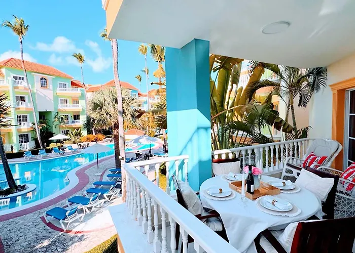Walk To Beach, Shops, Dining, Pool View, Fast Wifi