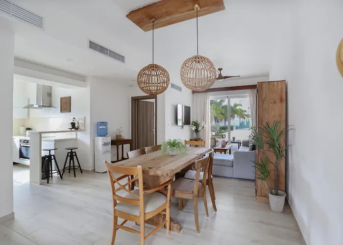 Destination Jelly / Playa Coral Condo