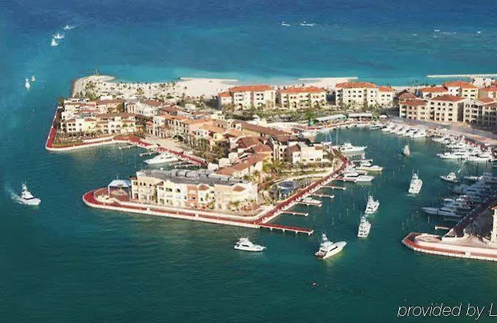 Aquamarina Luxury Residences
