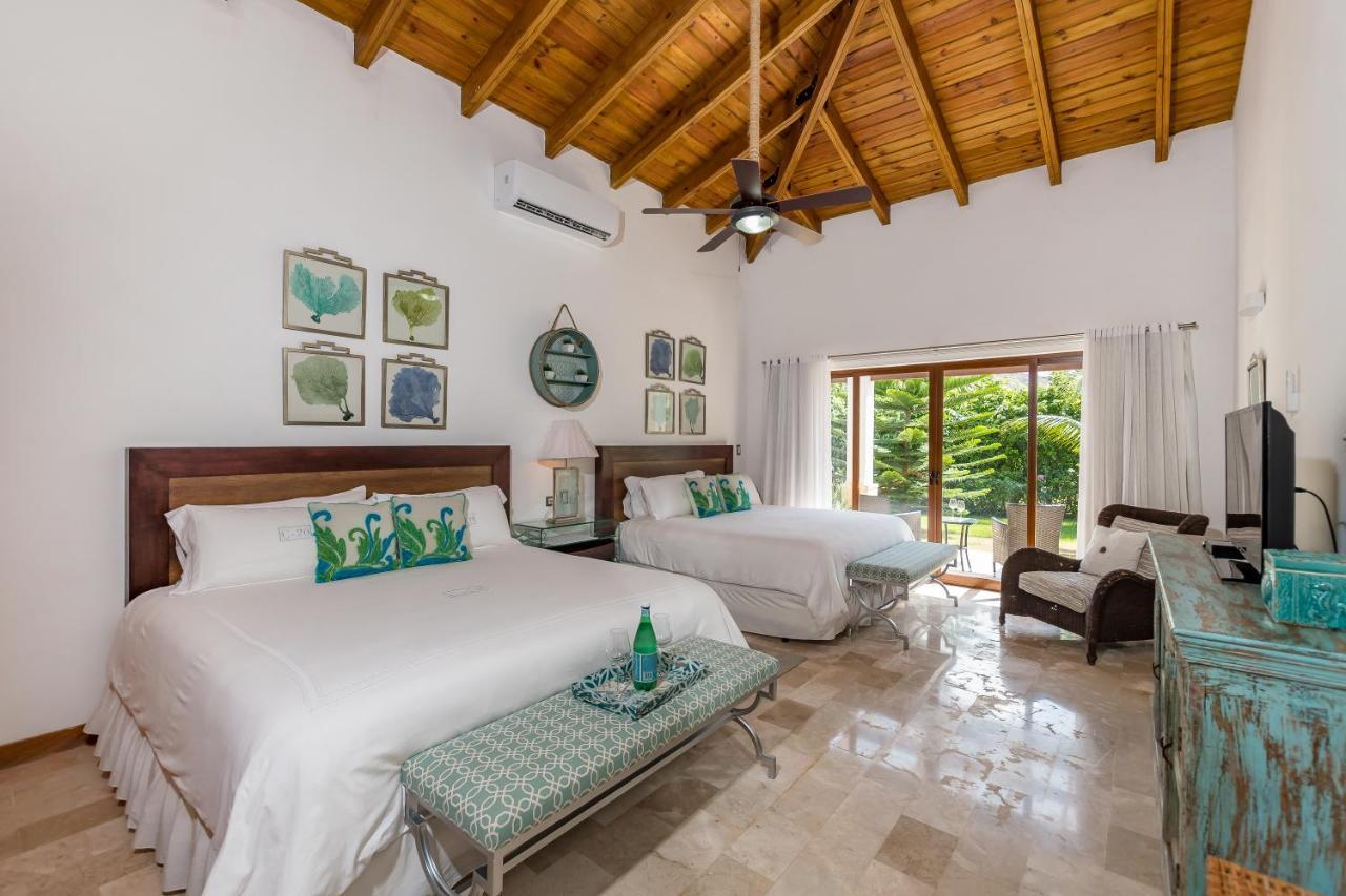 Villa Stunning With Private Pool And Jacuzzi In *