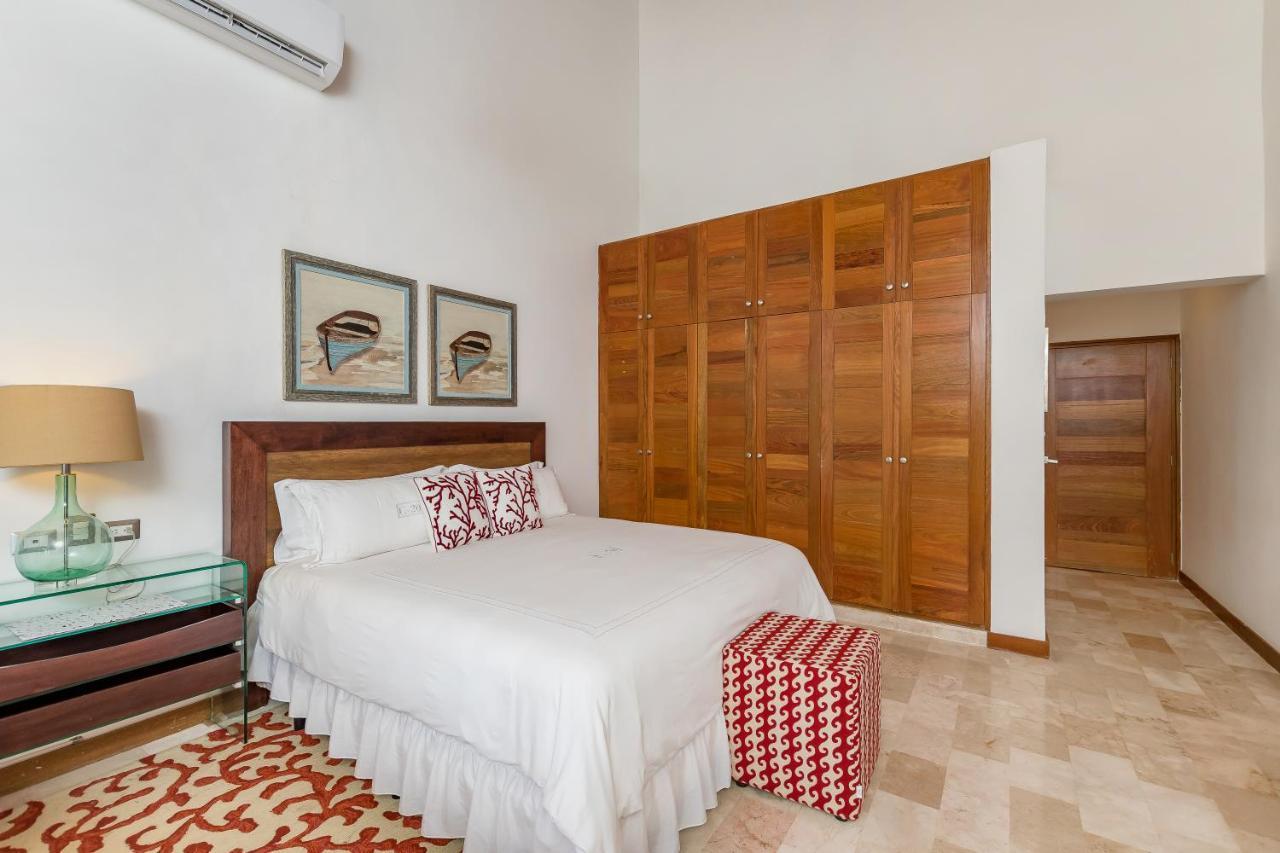 Stunning With Private Pool And Jacuzzi In