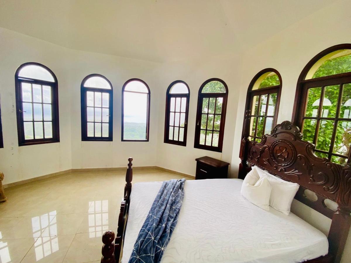El Castillo Tropical Homestay Cabrera
