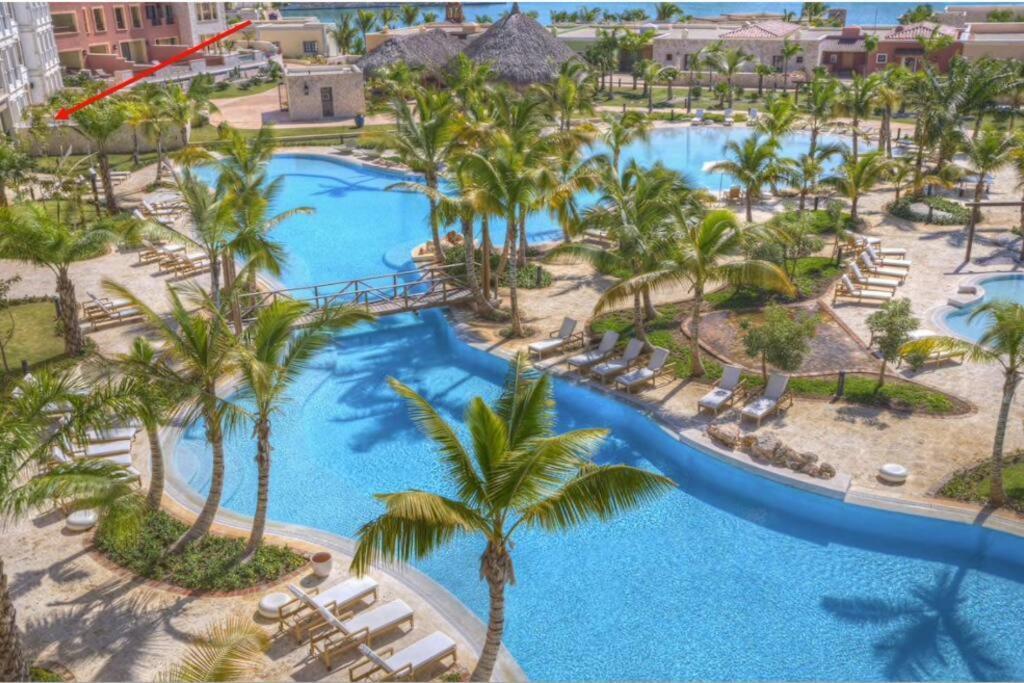 Apartment Luxe 1 Bedroom Cap Cana, Dr - Steps Away From Pool, King Bed, Caribbean Paradise! *