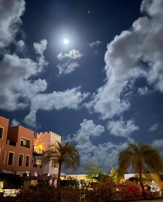 Apartment Luxe 1 Bedroom Cap Cana, Dr - Steps Away From Pool, King Bed, Caribbean Paradise! Punta Cana