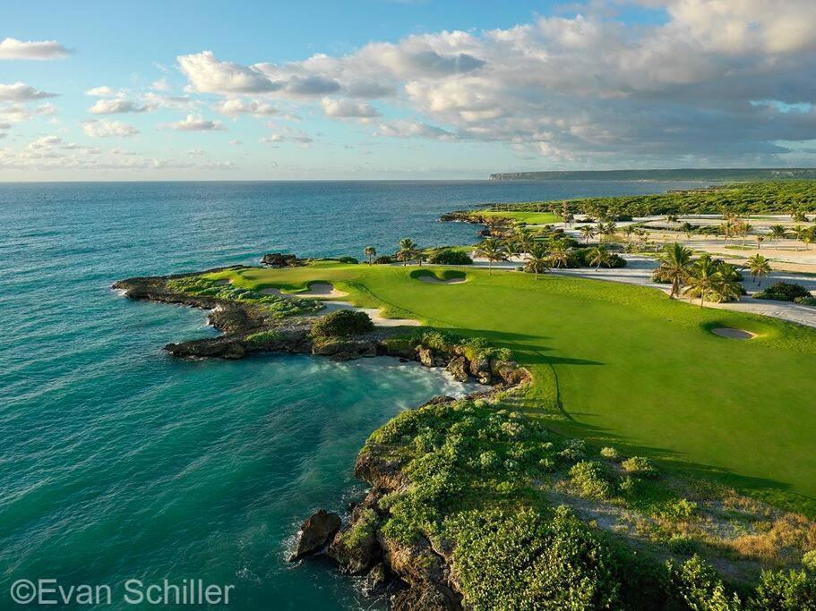 Luxe 1 Bedroom Cap Cana, Dr - Steps Away From Pool, King Bed, Caribbean Paradise! Apartment