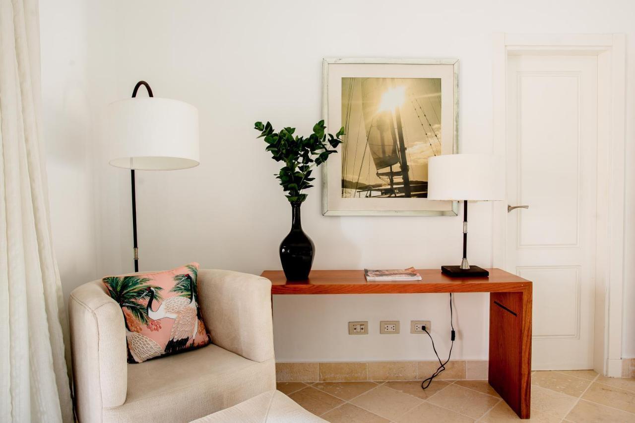 Luxe 1 Bedroom Cap Cana, Dr - Steps Away From Pool, King Bed, Caribbean Paradise!