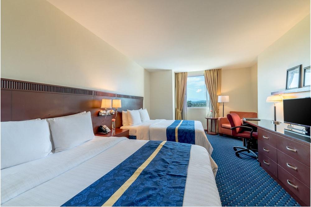 Hodelpa Garden Court Hotel 4*