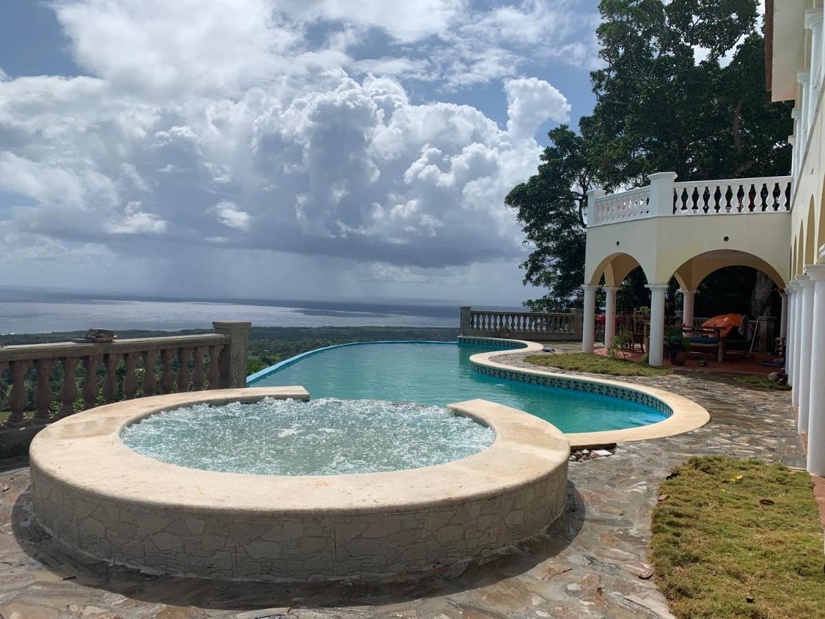 El Castillo Tropical * Cabrera