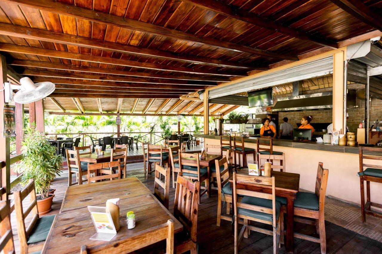 Tropicana Suites Deluxe Beach Club & Pool - Playa Los Corales Hotel 4*