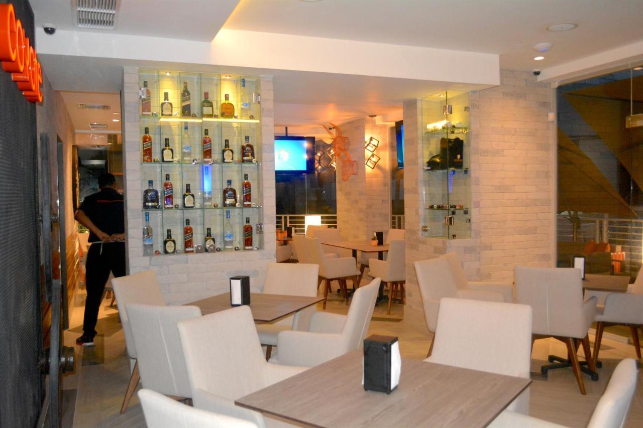 Hotel Tropicana Suites Deluxe Beach Club & Pool - Playa Los Corales 4*
