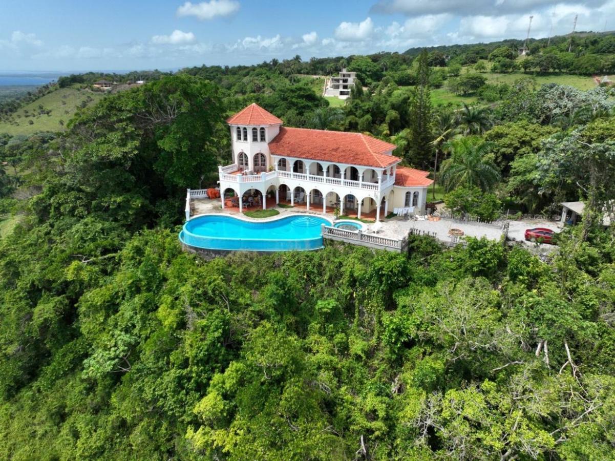 El Castillo Tropical Cabrera