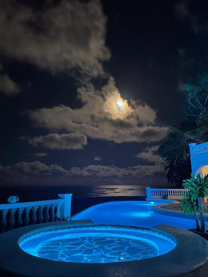 El Castillo Tropical Cabrera