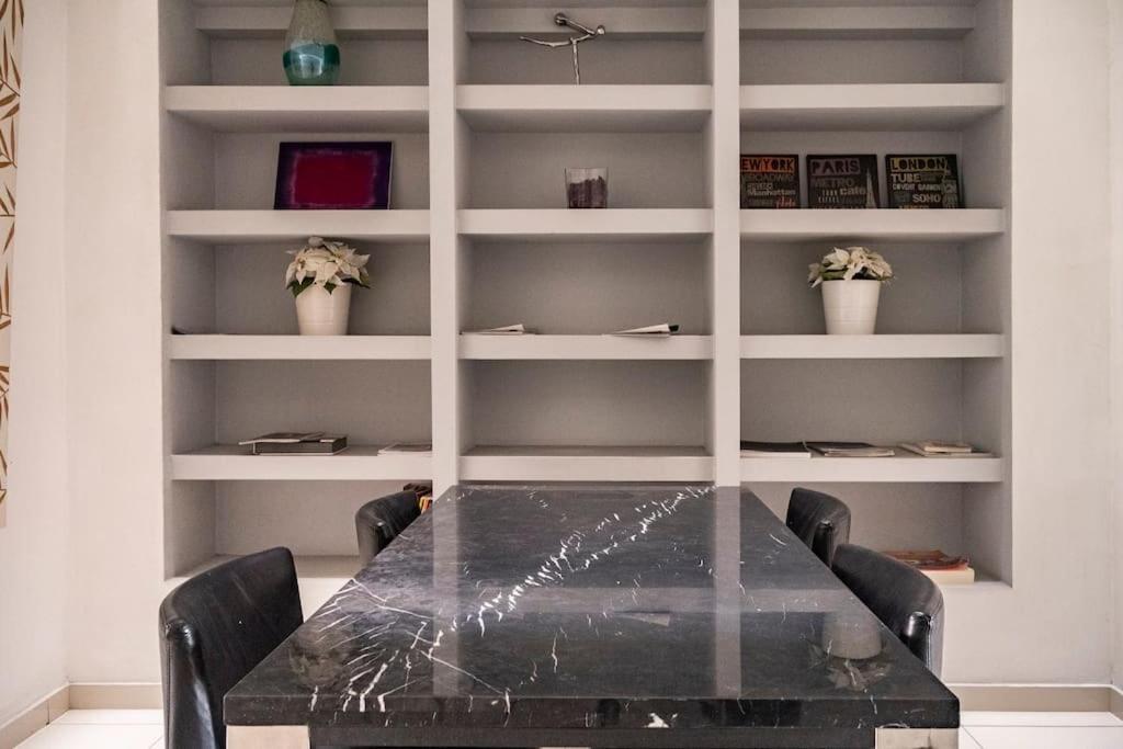 Lincoln Apartment *