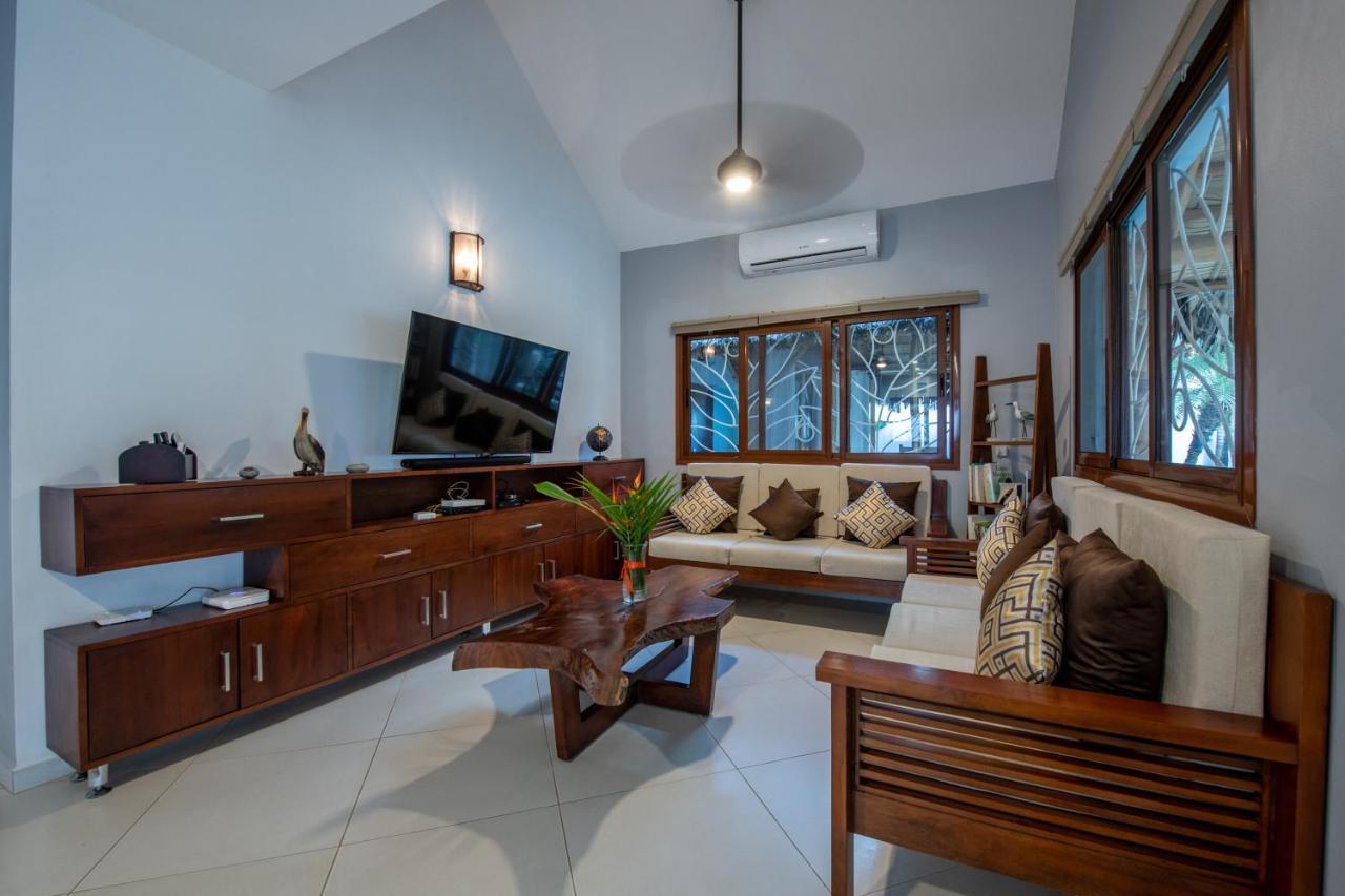 Villa Clarissa V, Walk To Beach!
