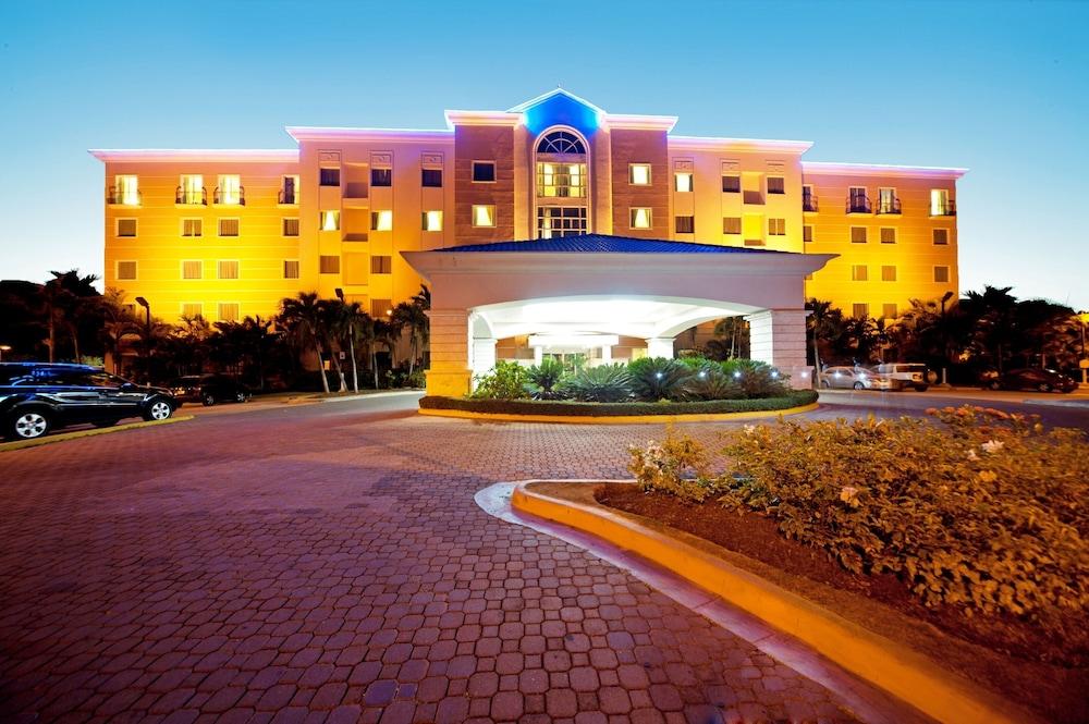 Hodelpa Garden Court Hotel 4*