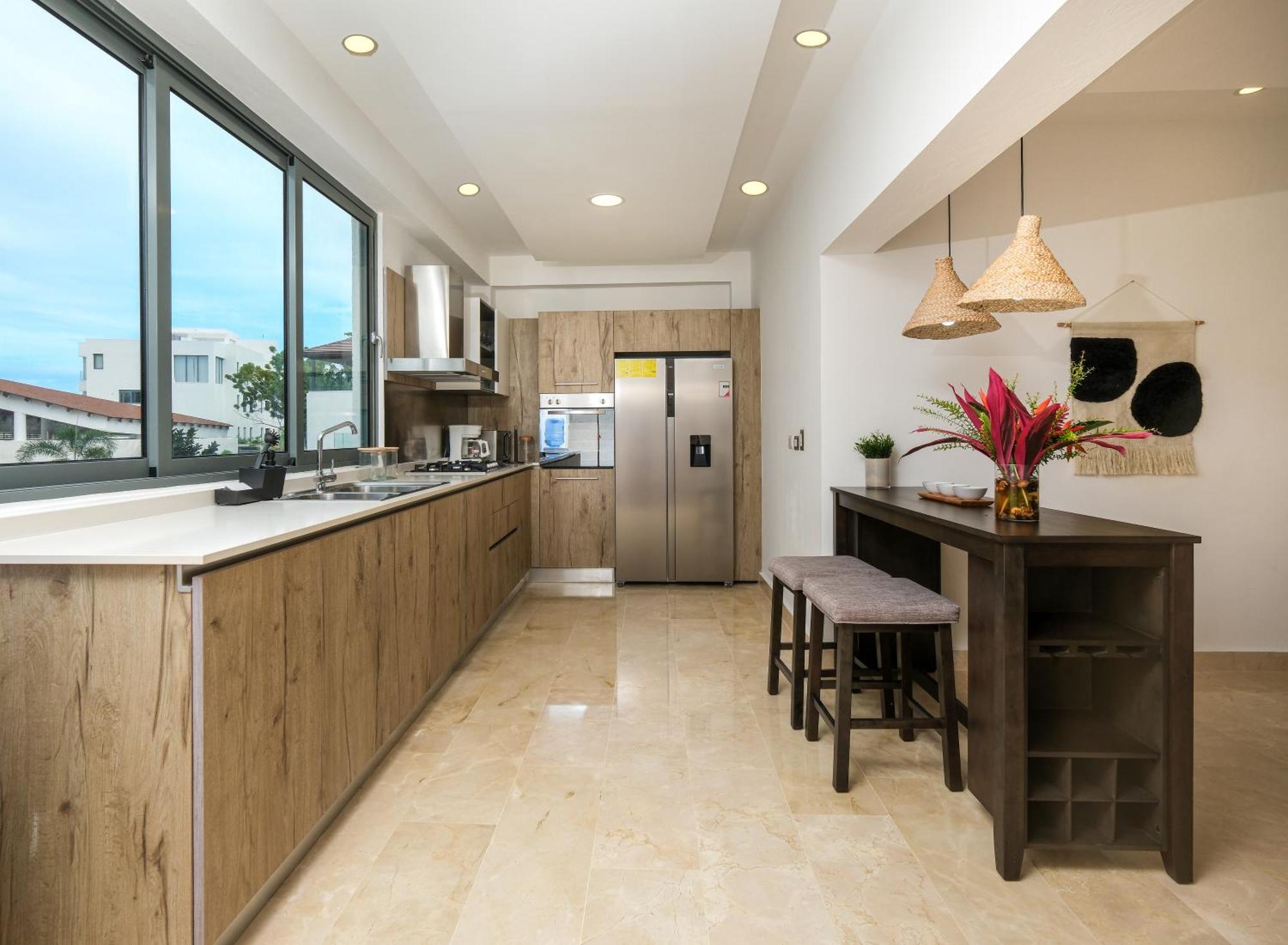 Amar'e & Apartment *