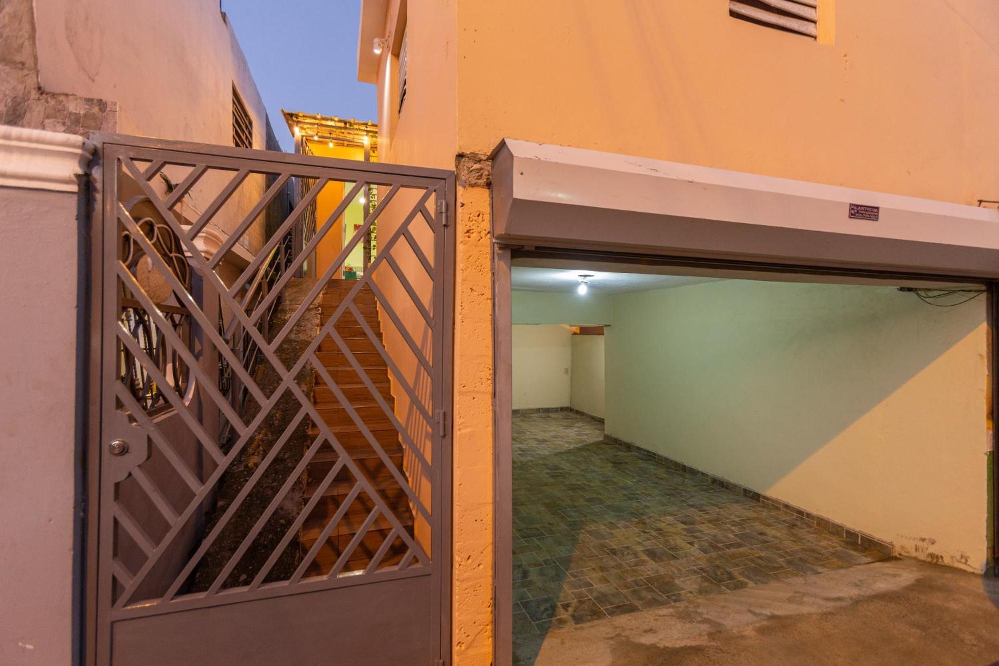 Apartment Air-conditioning , Bbq, Downtown City, Just 3 Minutes From The Cable Car And The Puerto Plata