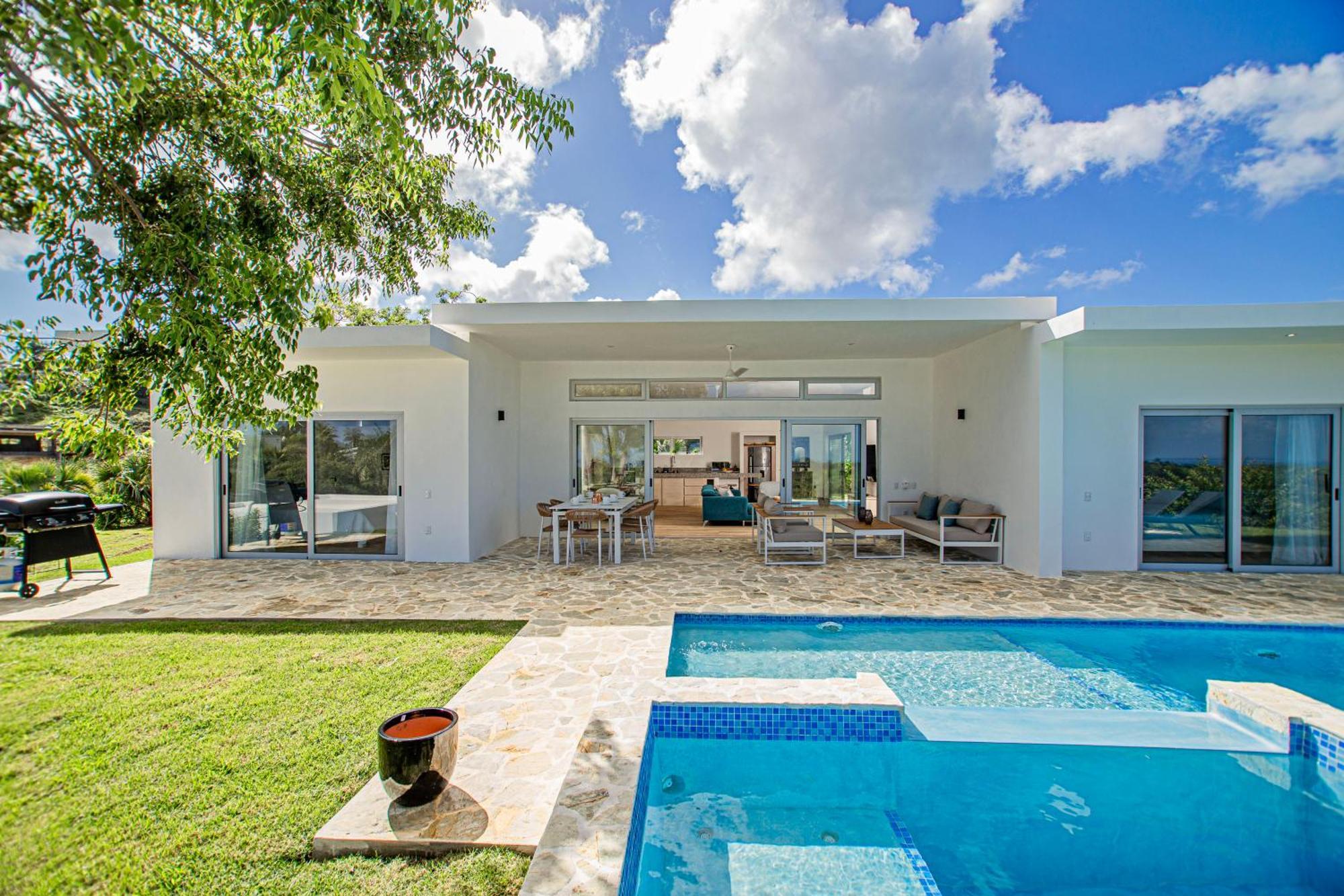 Agua Dulce Villa