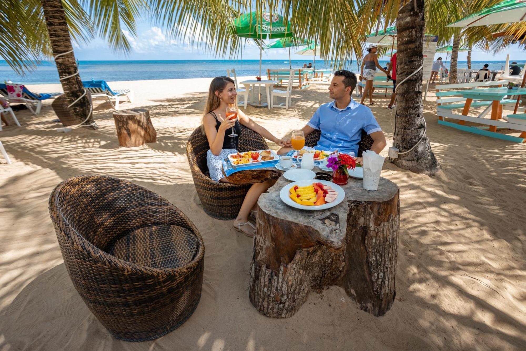 Hotel Playa Colibri 4*
