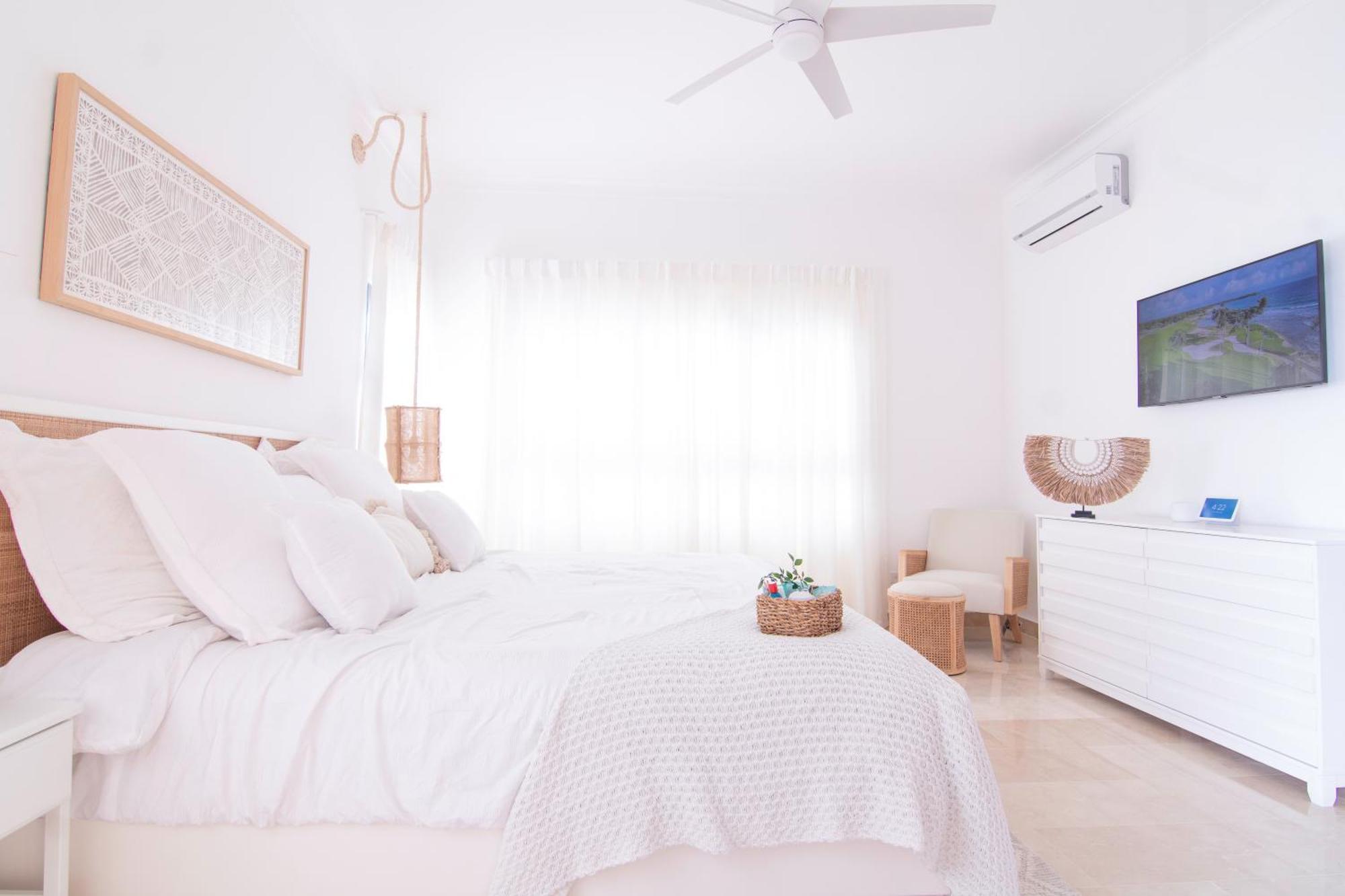 New Beachfront Penthouse Punta Popy *