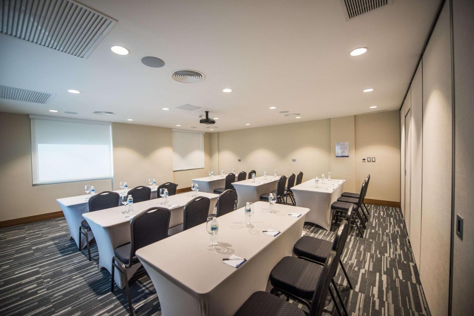 Hampton By Hilton Santo Domingo Airport 3*