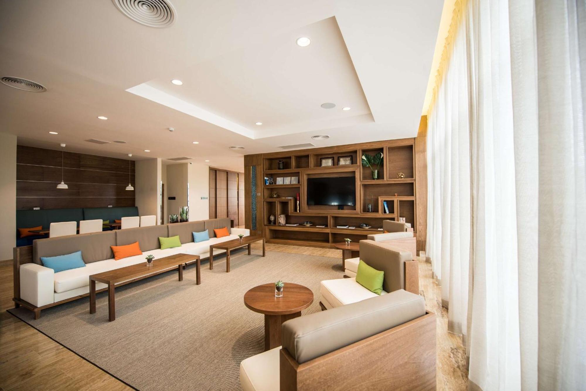 Hampton By Hilton Santo Domingo Airport Hotel 3*