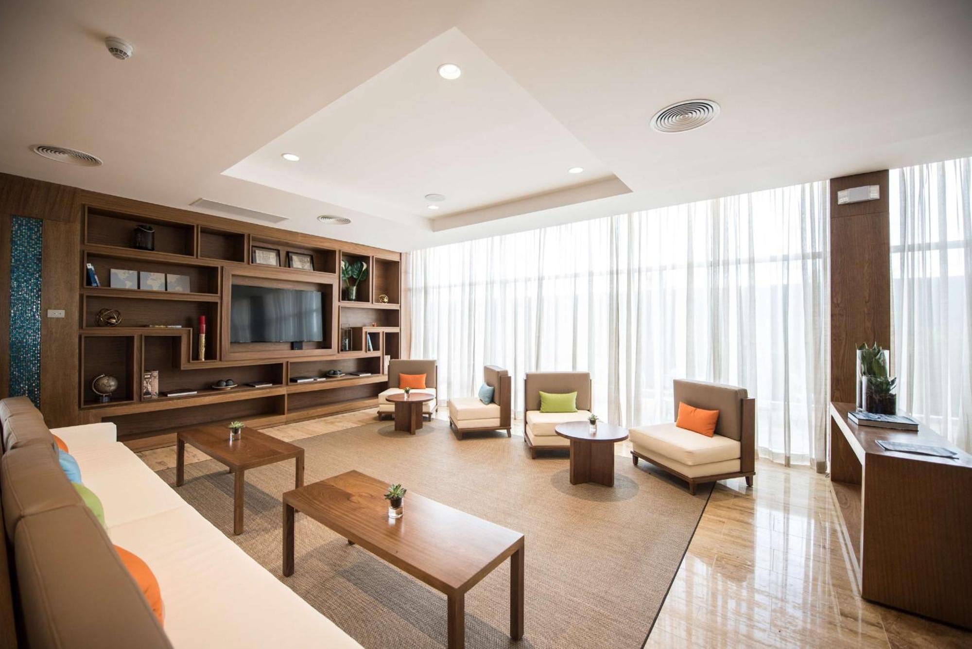 Hotel Hampton By Hilton Santo Domingo Airport 3*