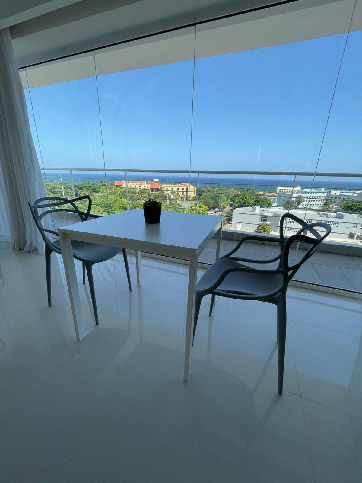 Lincoln Apartment *