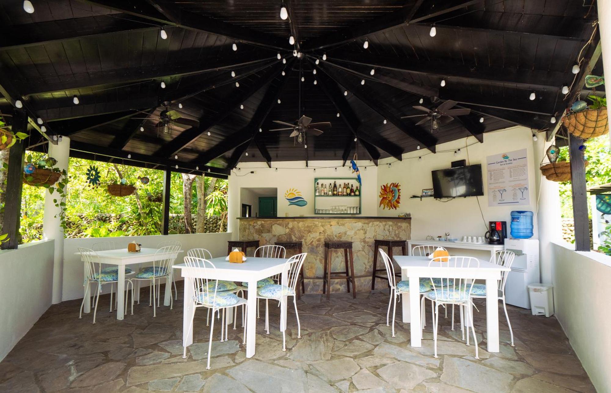 Garden By The Sea 4*